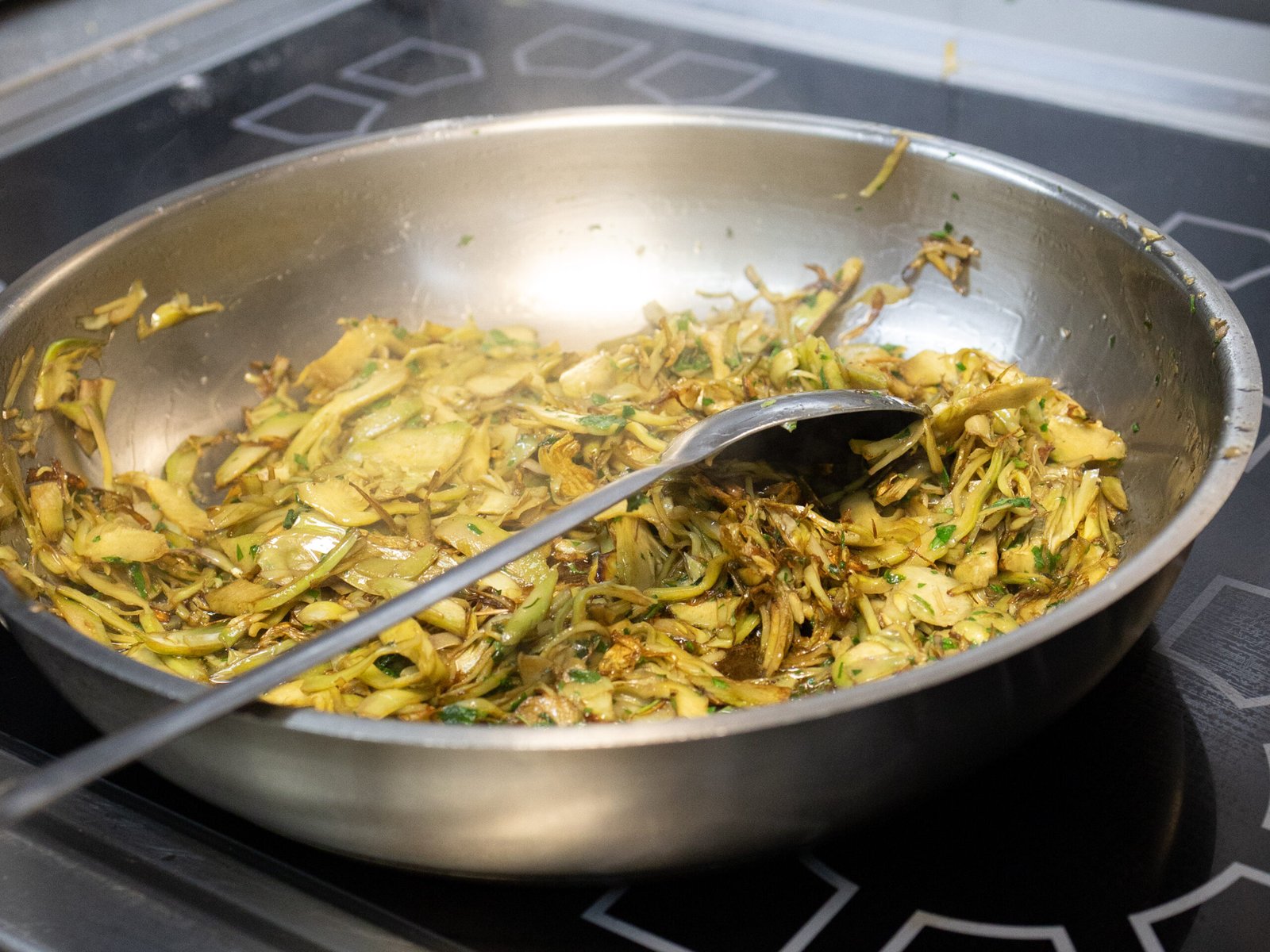 Parsley and finishing the artichokes