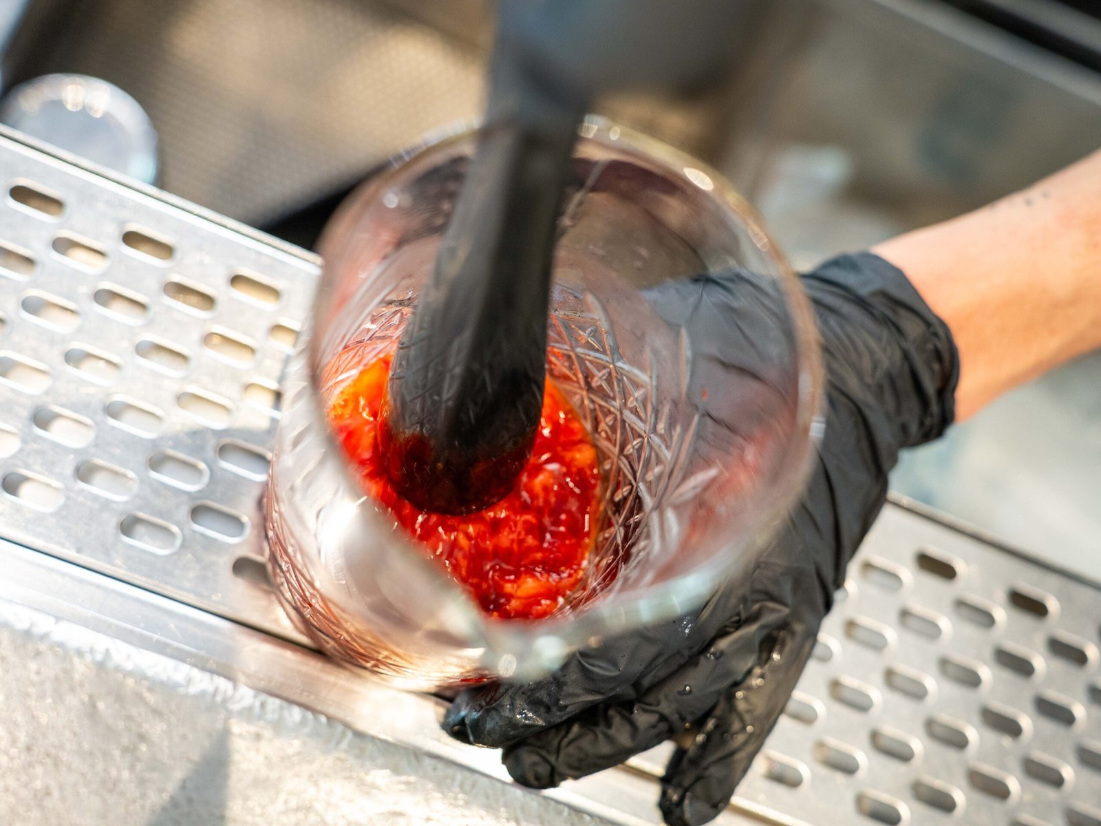 Pour the puree into the glass