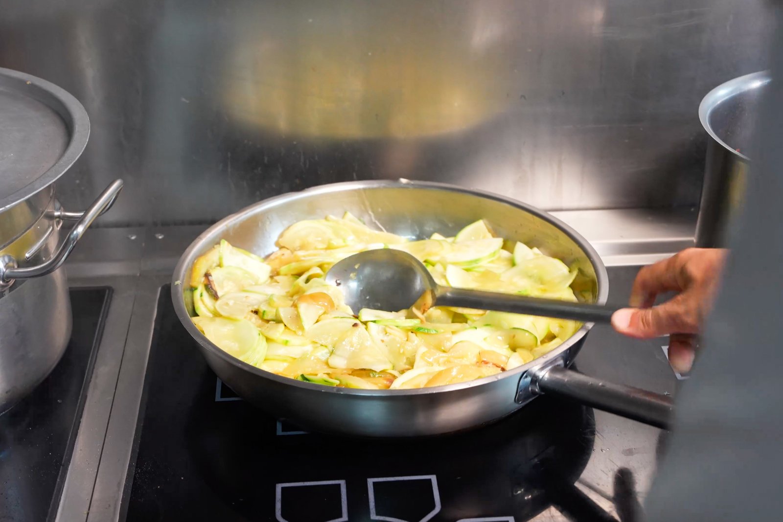 Cooking the courgette cores